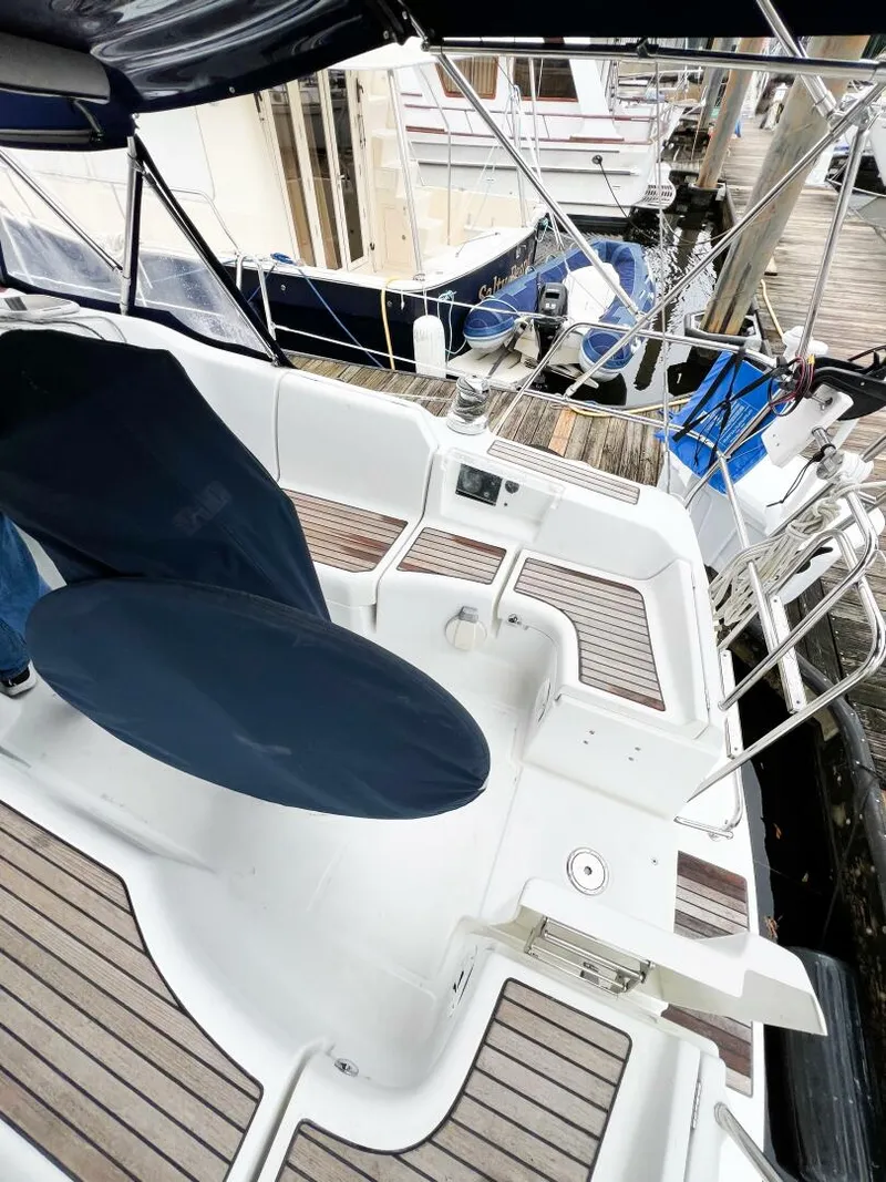 Slide: The Image of Beneteau 373 2007 - 11