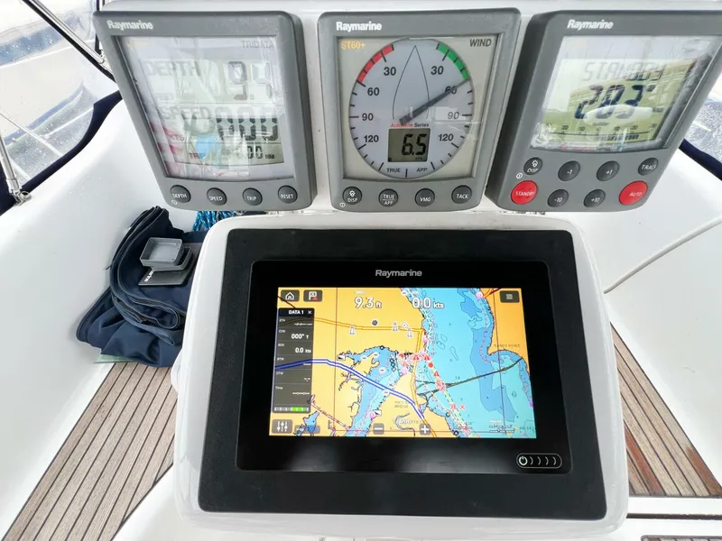 Slide: The Image of Beneteau 373 2007 - 21