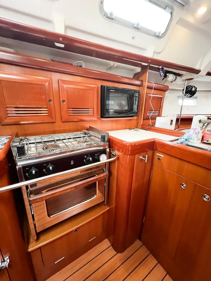 Slide: The Image of Beneteau 373 2007 - 32