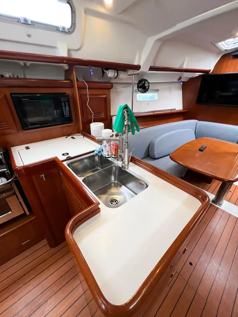 Slide: The Image of Beneteau 373 2007 - 33