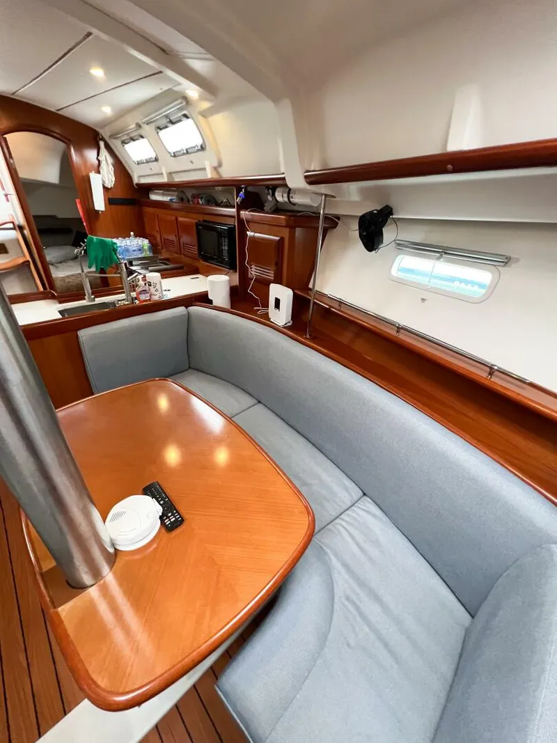 Slide: The Image of Beneteau 373 2007 - 40