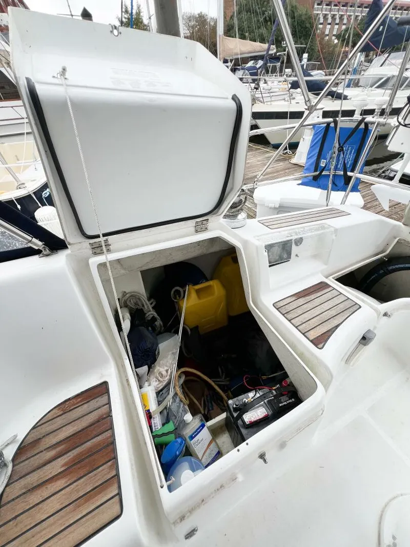 Slide: The Image of Beneteau 373 2007 - 41
