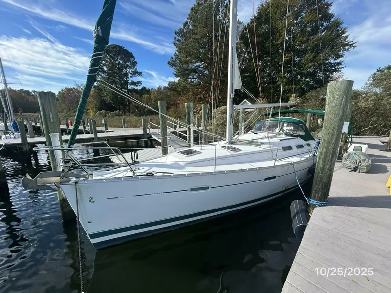 The Image of Beneteau 373 2007 - 0