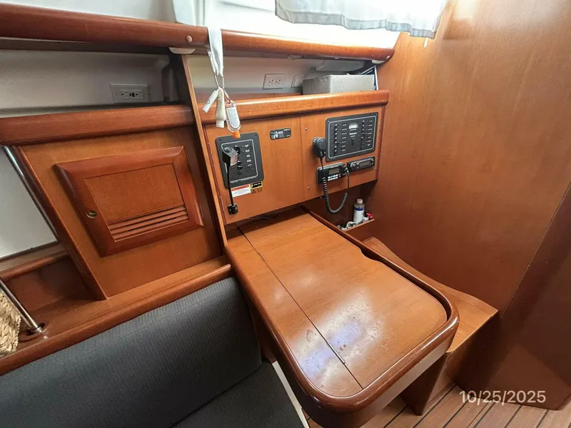Slide: The Image of Beneteau 373 2007 - 55