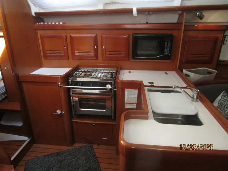 Slide: The Image of Beneteau 373 2007 - 58