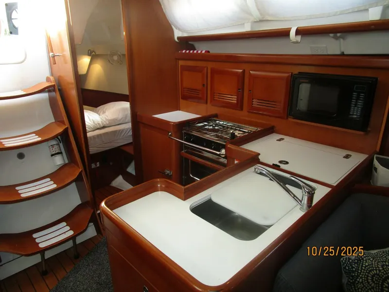 Slide: The Image of Beneteau 373 2007 - 59