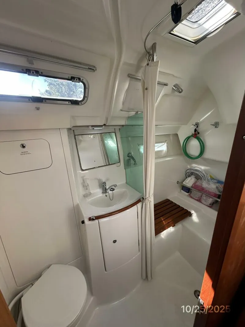 Slide: The Image of Beneteau 373 2007 - 64