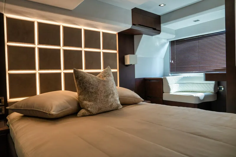Slide: The Image of Galeon 470 Sky 2022 - 10