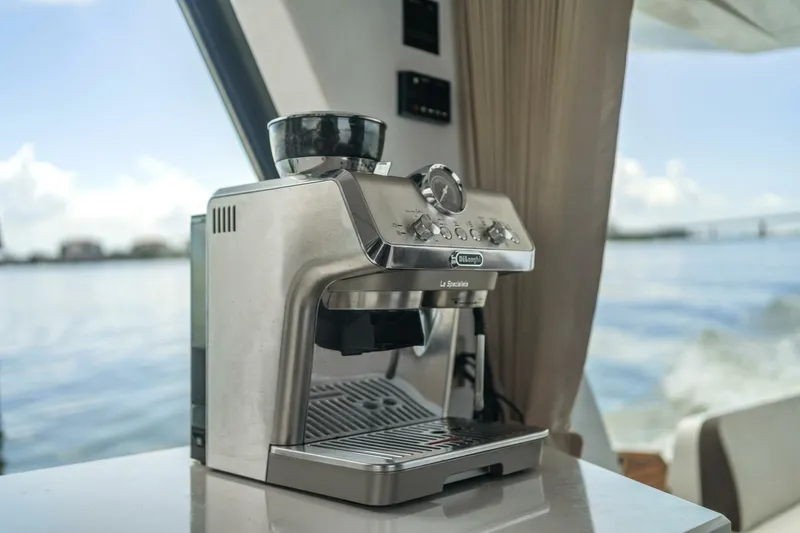 Slide: The Image of Galeon 470 Sky 2022 - 25