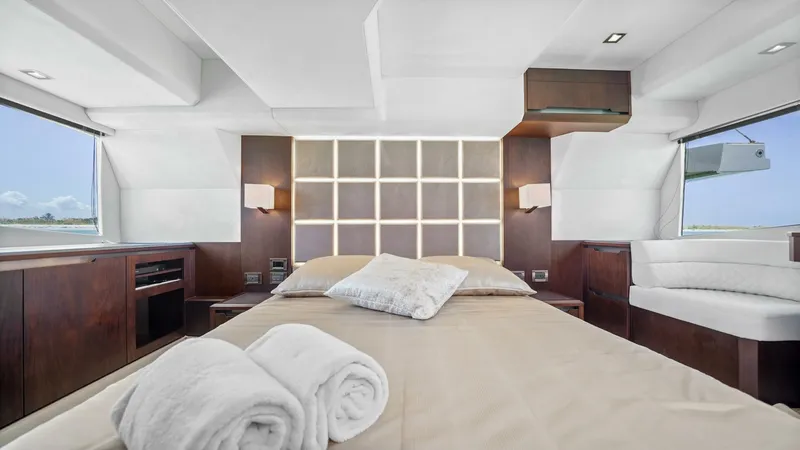 Slide: The Image of Galeon 470 Sky 2022 - 35