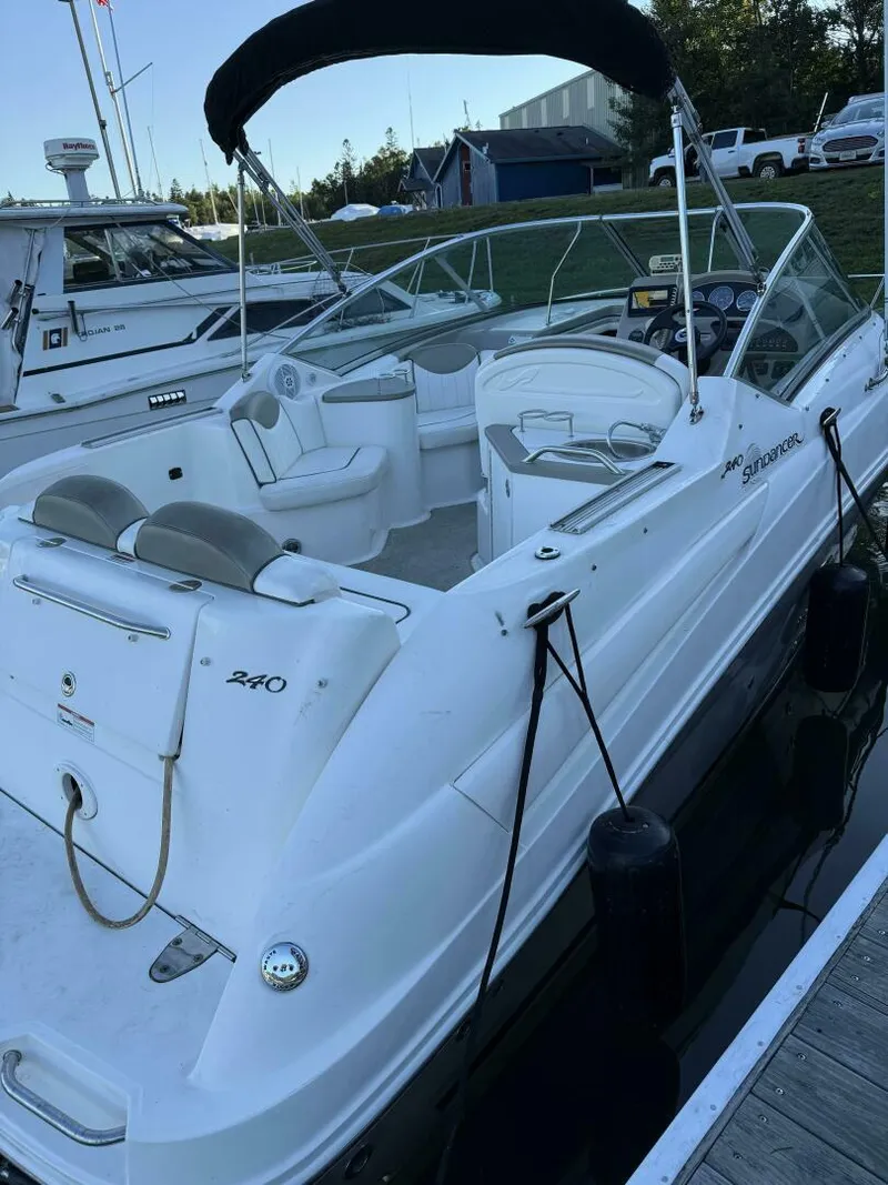 Slide: The Image of Sea Ray Sundancer 240 2007 - 5