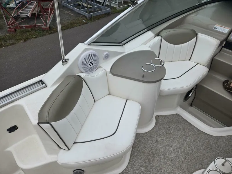 Slide: The Image of Sea Ray Sundancer 240 2007 - 6