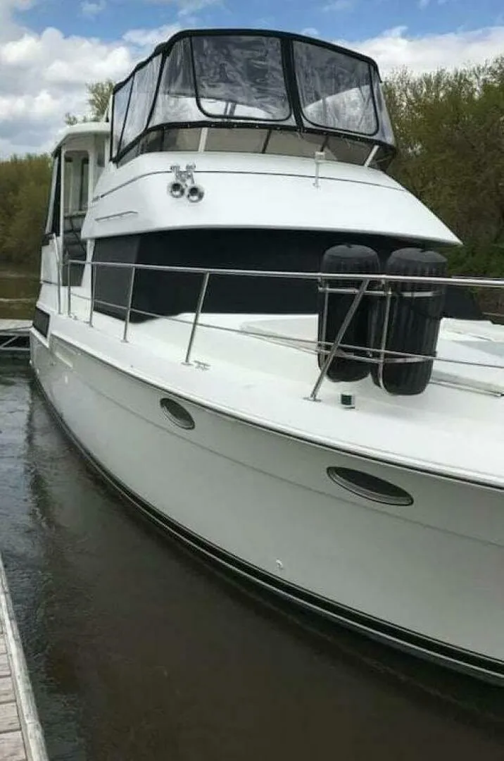 Slide: The Image of Carver Yachts 355 Aft Cabin 1998 - 4