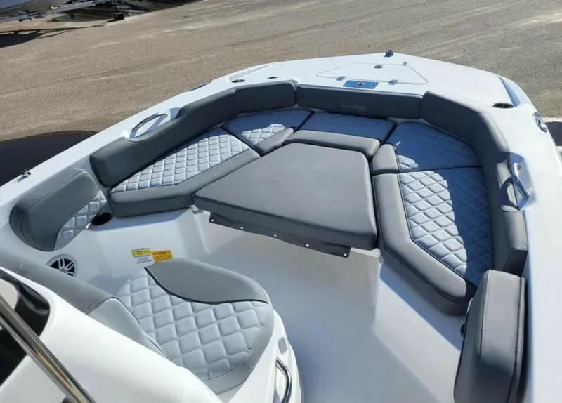 Slide: The Image of NauticStar 191 Hybrid 2025 - 7