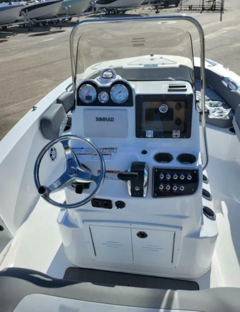 Slide: The Image of NauticStar 191 Hybrid 2025 - 9