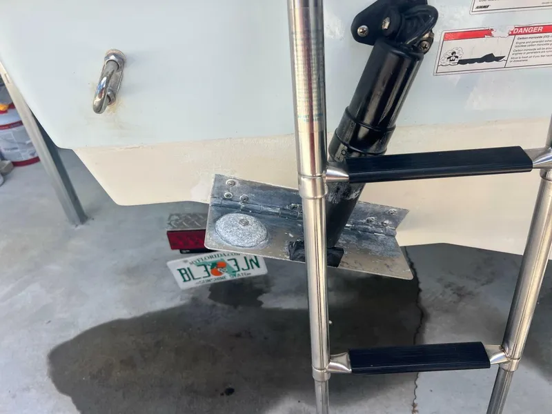 Slide: The Image of Sportsman 232 Platinum Center Console 2021 - 19