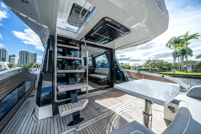 Slide: The Image of Galeon 500 FLY 2024 - 25