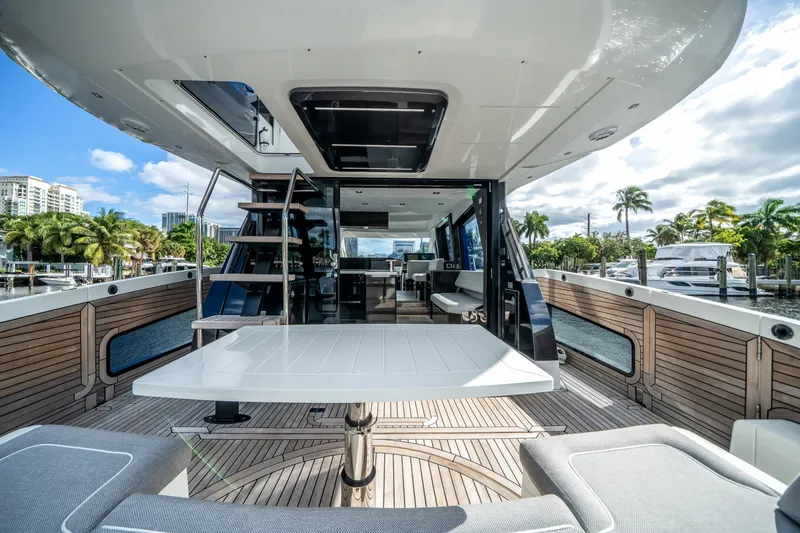 Slide: The Image of Galeon 500 FLY 2024 - 26