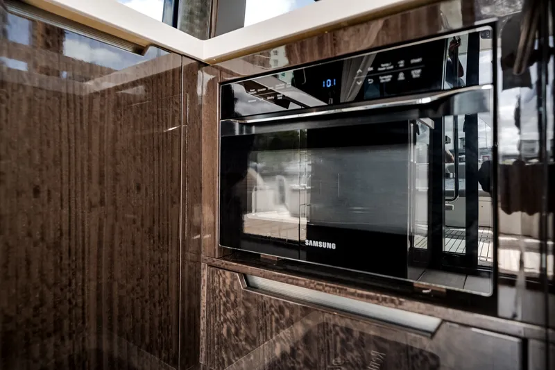 Slide: The Image of Galeon 500 FLY 2024 - 32
