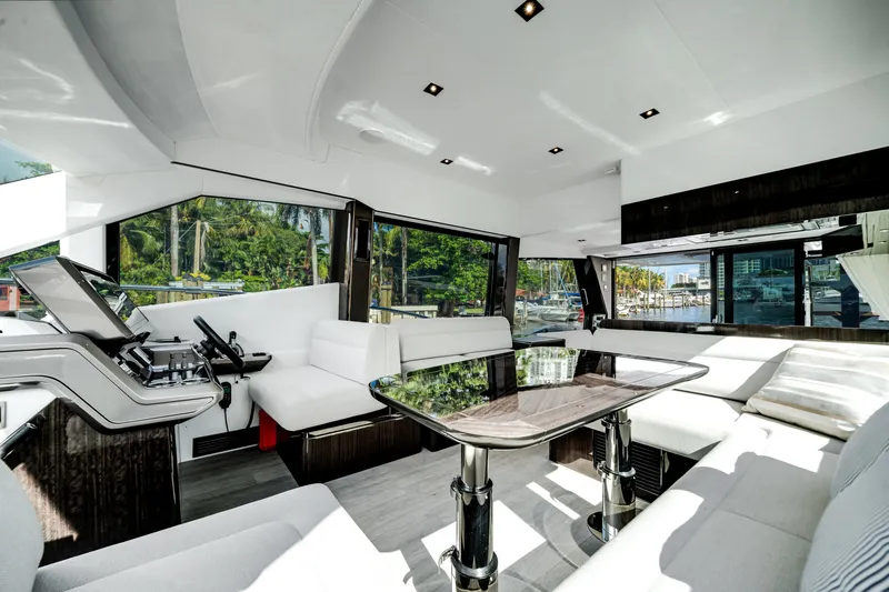 Slide: The Image of Galeon 500 FLY 2024 - 38