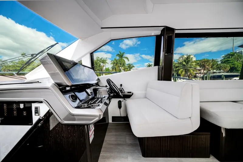 Slide: The Image of Galeon 500 FLY 2024 - 40