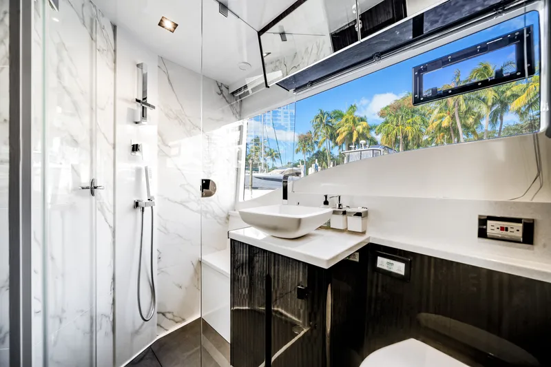 Slide: The Image of Galeon 500 FLY 2024 - 55
