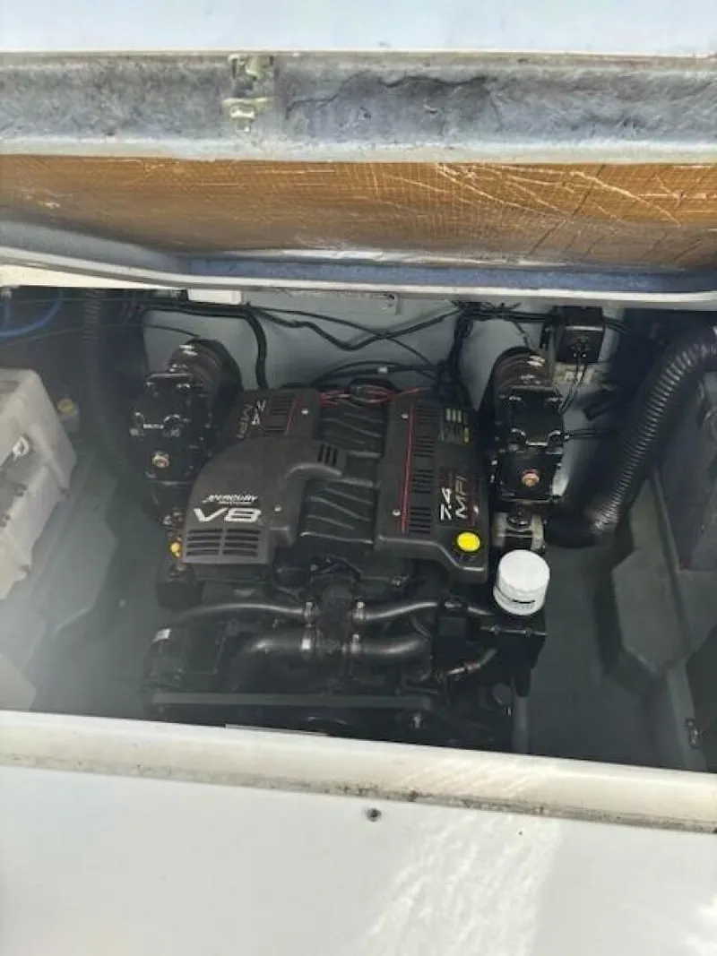 Slide: The Image of Sea Ray 270 Sundancer 2000 - 23