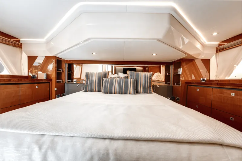 Slide: The Image of Sea Ray 510 FLYBRIDGE 2017 - 16