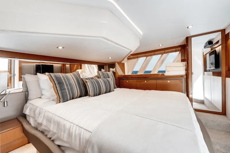 Slide: The Image of Sea Ray 510 FLYBRIDGE 2017 - 18