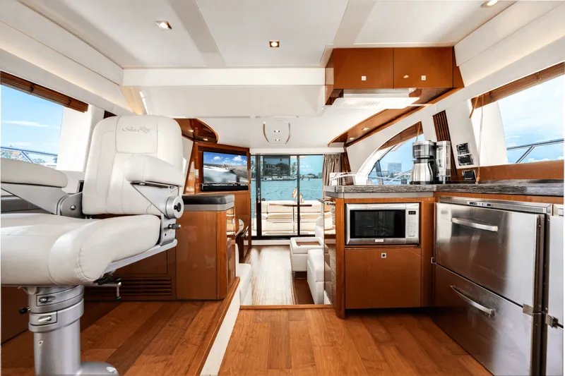 Slide: The Image of Sea Ray 510 FLYBRIDGE 2017 - 30