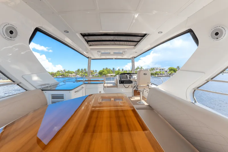 Slide: The Image of Sea Ray 510 FLYBRIDGE 2017 - 37
