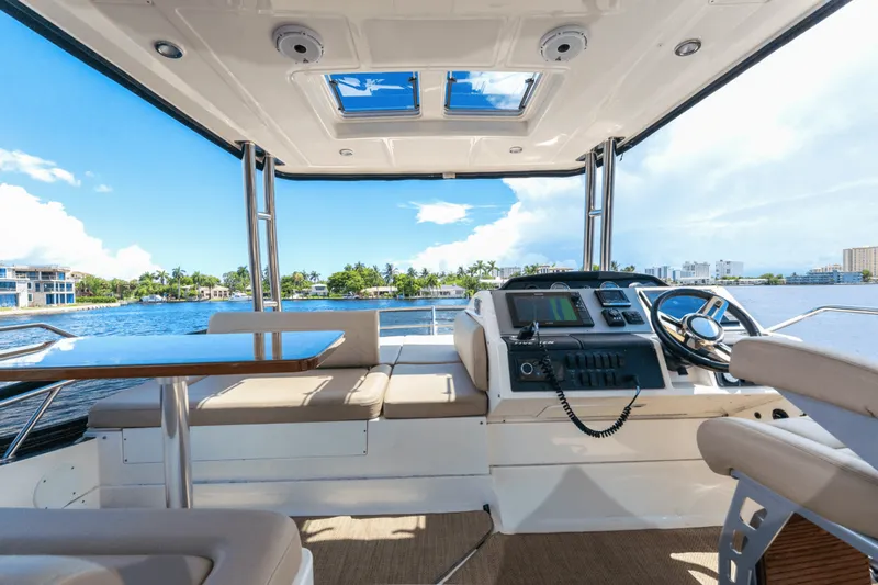 Slide: The Image of Sea Ray 510 FLYBRIDGE 2017 - 40