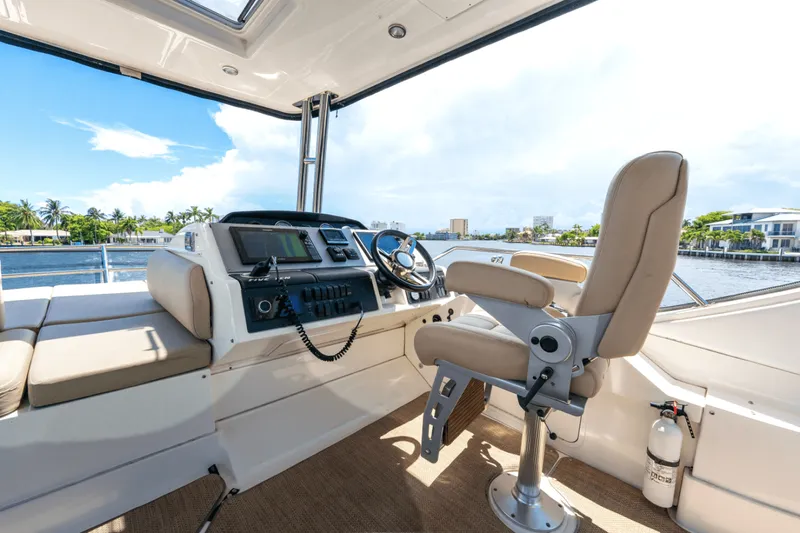 Slide: The Image of Sea Ray 510 FLYBRIDGE 2017 - 42