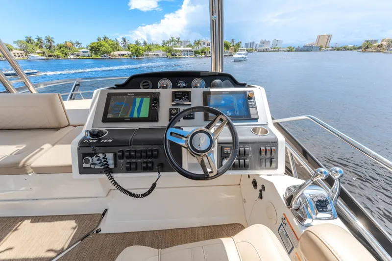Slide: The Image of Sea Ray 510 FLYBRIDGE 2017 - 44
