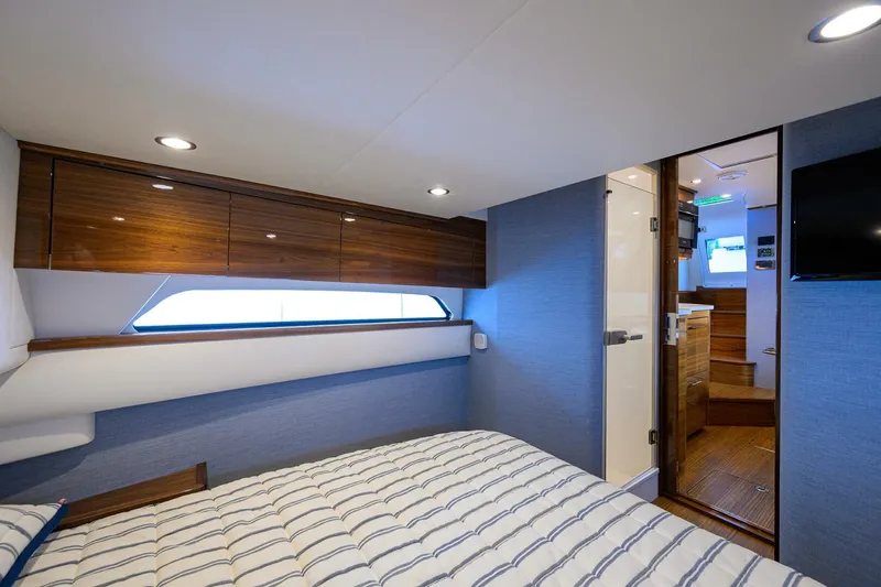 Slide: The Image of Valhalla Boatworks V-55 2024 - 7