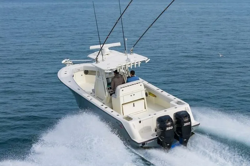Slide: The Image of SeaVee 322z 2020 - 13