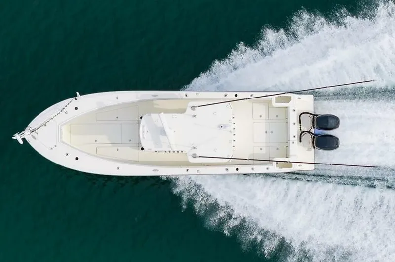 Slide: The Image of SeaVee 322z 2020 - 18
