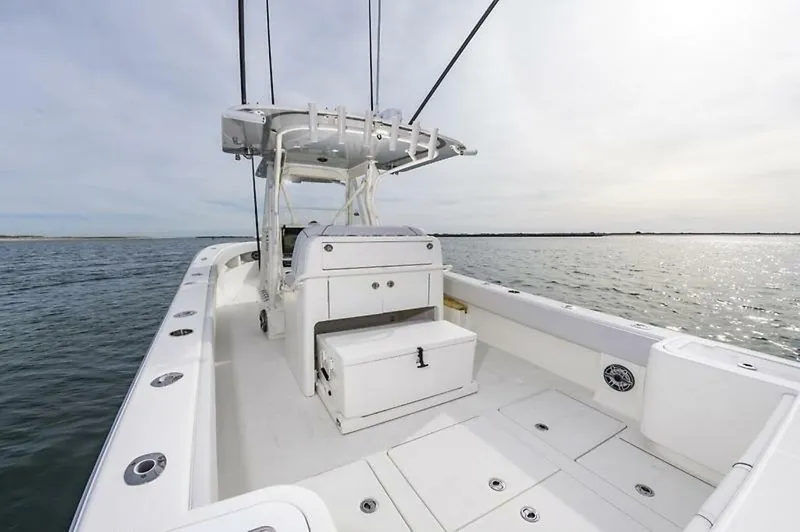 Slide: The Image of SeaVee 322z 2020 - 20
