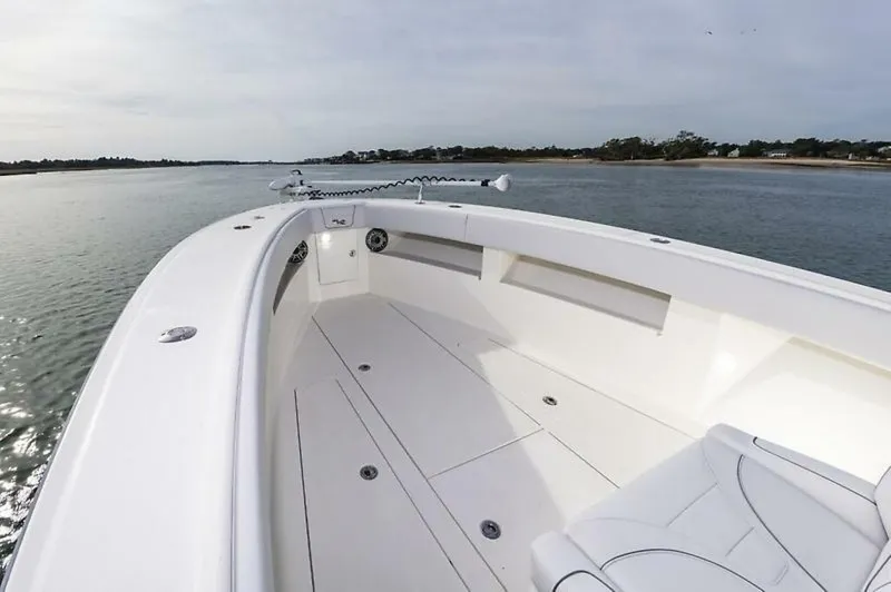 Slide: The Image of SeaVee 322z 2020 - 22