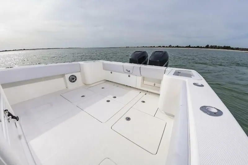 Slide: The Image of SeaVee 322z 2020 - 23