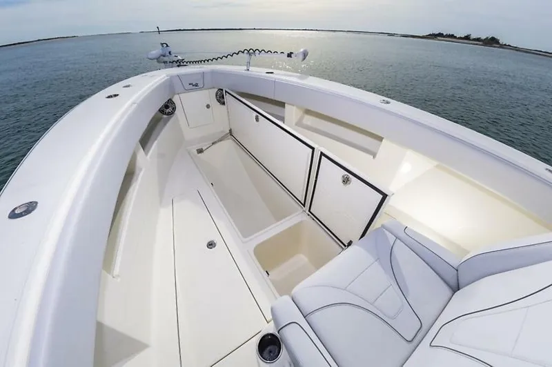 Slide: The Image of SeaVee 322z 2020 - 24