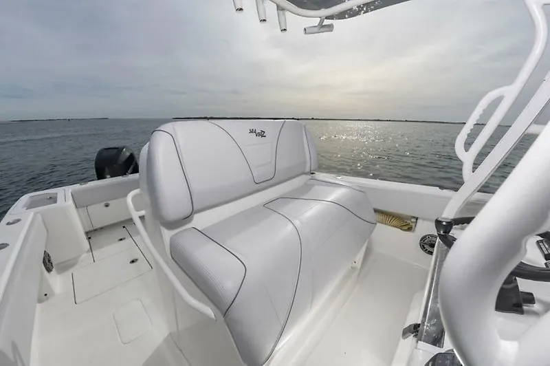 Slide: The Image of SeaVee 322z 2020 - 25