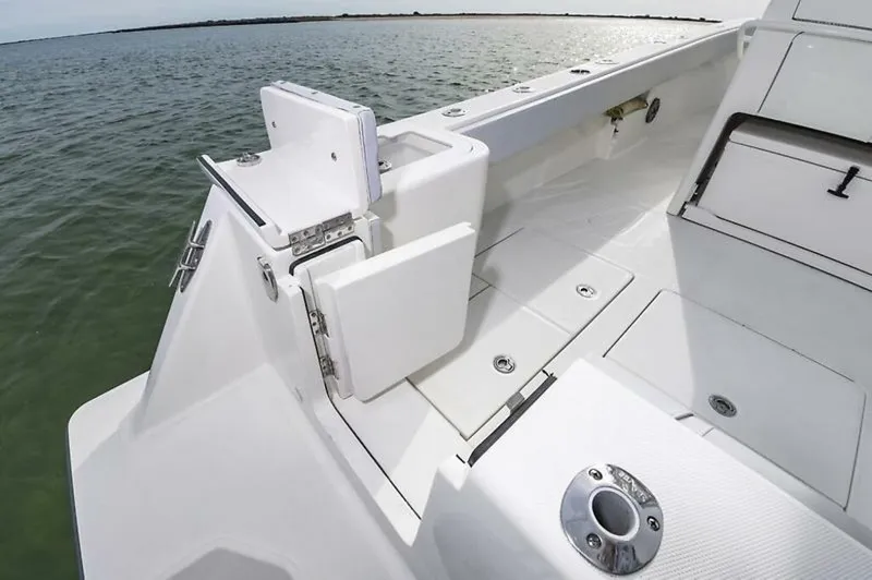 Slide: The Image of SeaVee 322z 2020 - 29