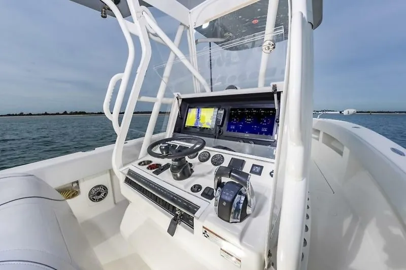 Slide: The Image of SeaVee 322z 2020 - 30