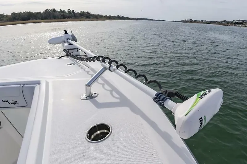 Slide: The Image of SeaVee 322z 2020 - 32