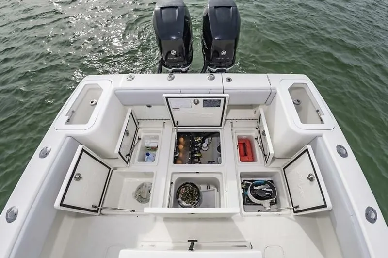 Slide: The Image of SeaVee 322z 2020 - 41