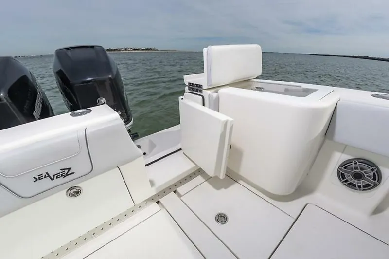 Slide: The Image of SeaVee 322z 2020 - 42