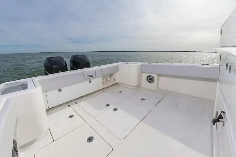 Slide: The Image of SeaVee 322z 2020 - 43