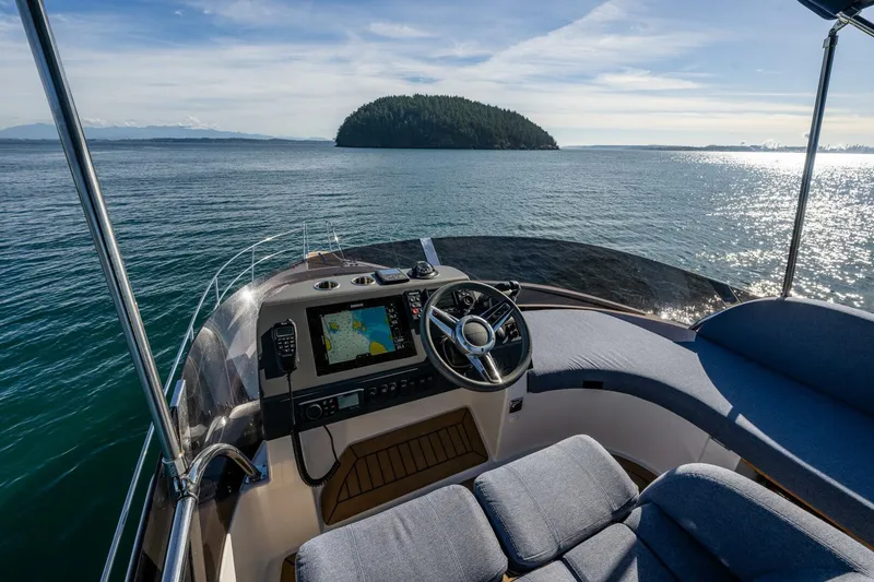 Slide: The Image of Nimbus 405 Flybridge 2023 - 12