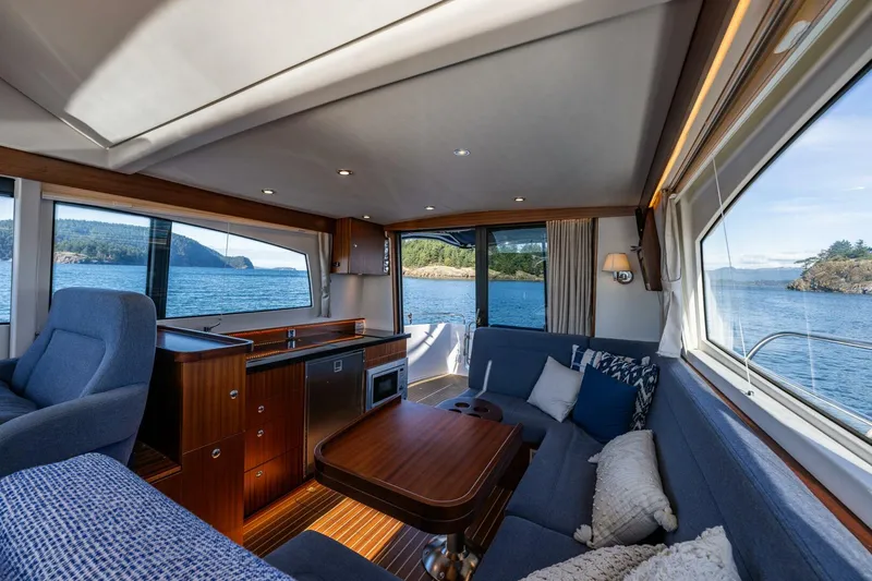 Slide: The Image of Nimbus 405 Flybridge 2023 - 20